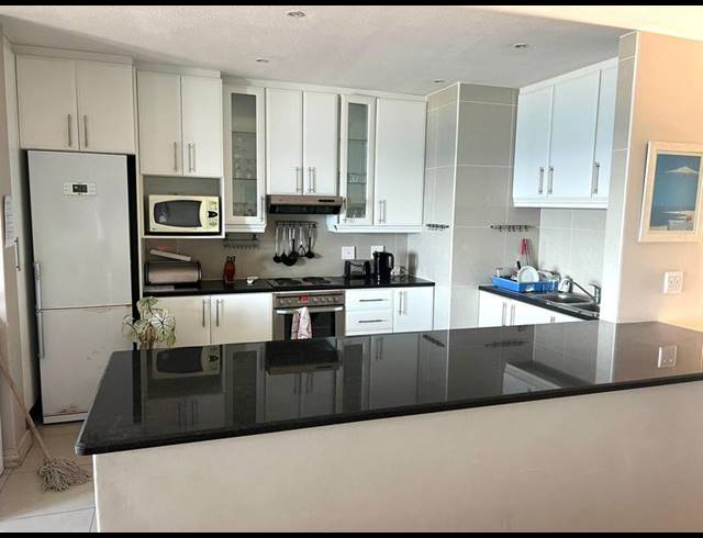 4 BEDROOM APARTMENT FOR SALE IN MARGATE BEACH